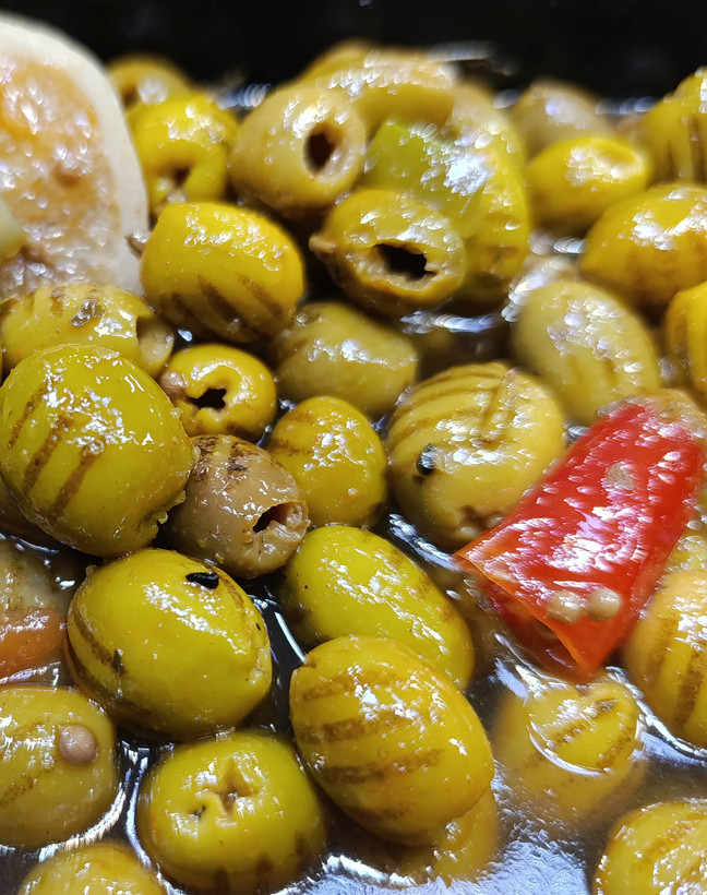 زیتون کبابی (گریل شده) در روغن زیتون