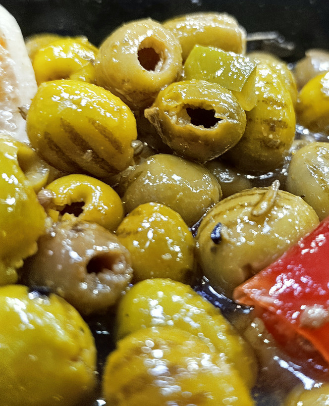 زیتون کبابی (گریل شده) در روغن زیتون
